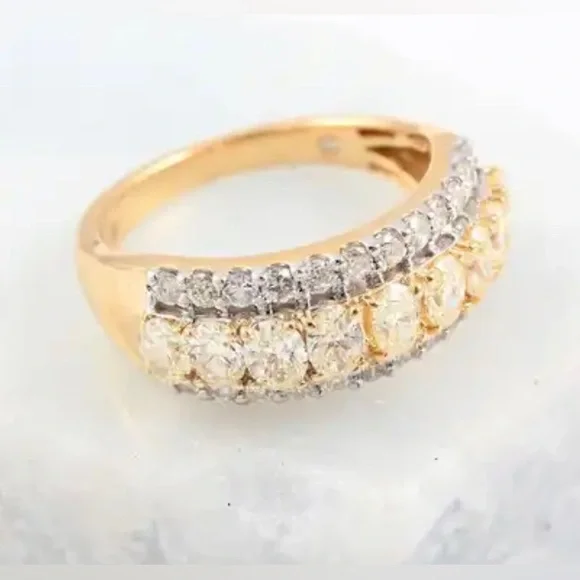 18K Yellow Gold Natural Yellow and White Diamond Band Ring 2.05 ctw